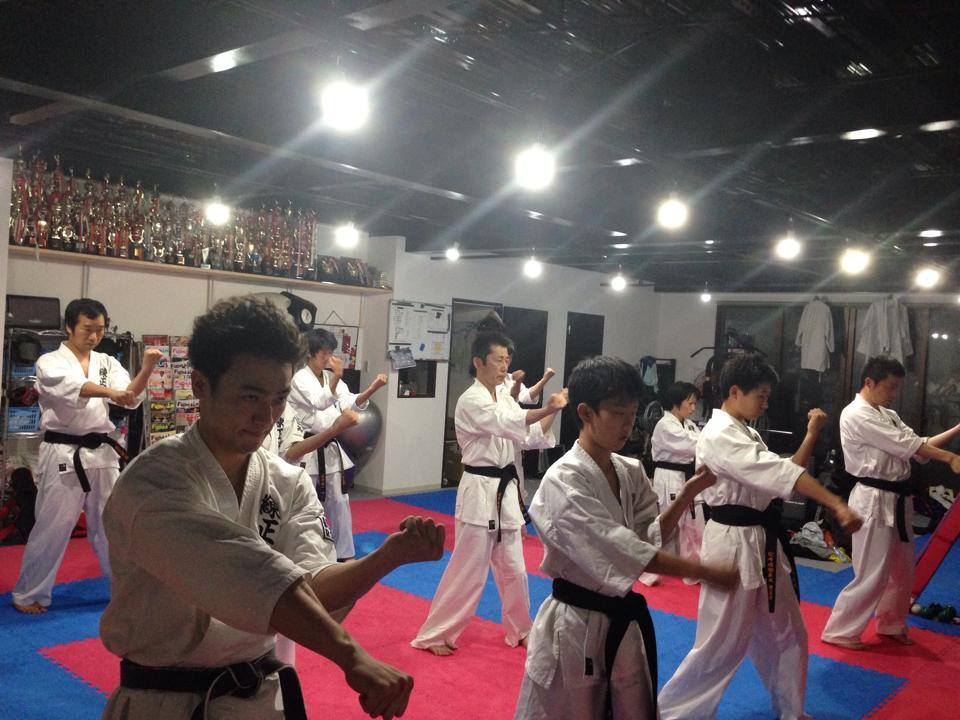 朋武館,空手,武道,格闘技,空手道,剛柔流,キックボクシング,古武道,春日井,一宮,KASUGAI,ICHINOMIYA,フランス,ジェネビリアーズ,FRANCE,GENNEVILLIERS